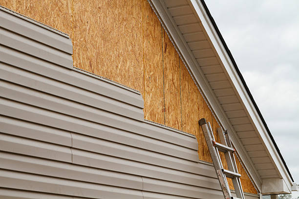 Professional Siding Repair technician working in Centerville, PA